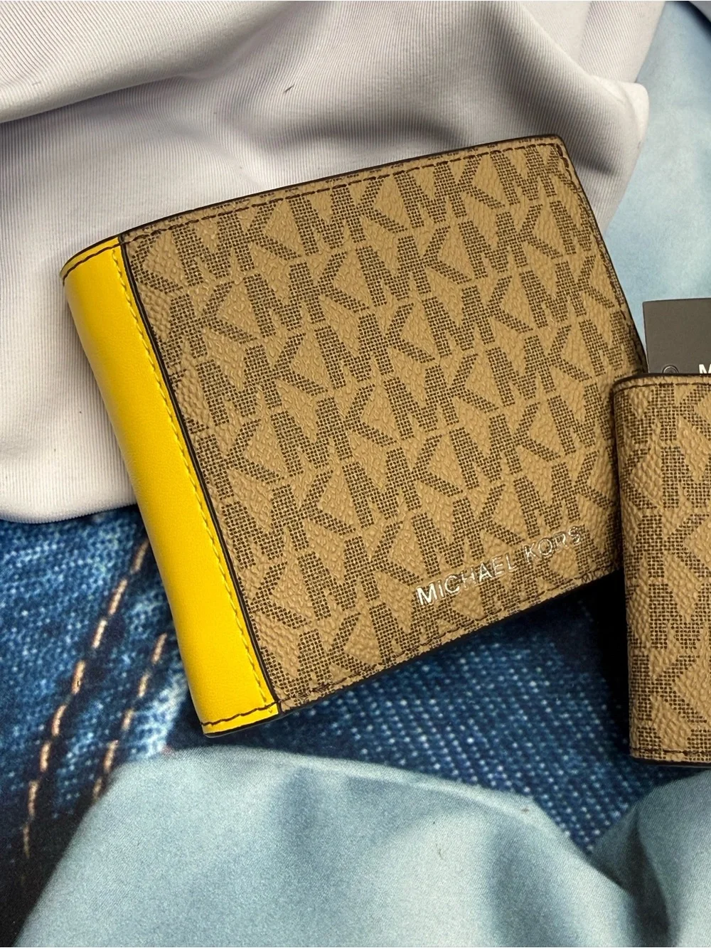 (new+tag) Michael Kors Men’s Bifold Wallet + Insert Card Case Brown Monogram